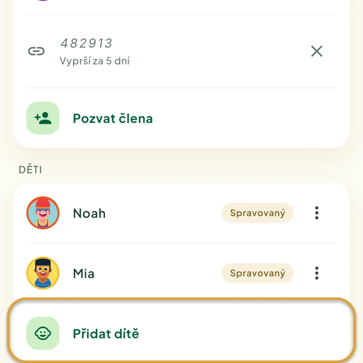 Sekce Děti na obrazovce Rodina se dvěma dětmi. Zakroužkovaný je řádek Přidat dítě.