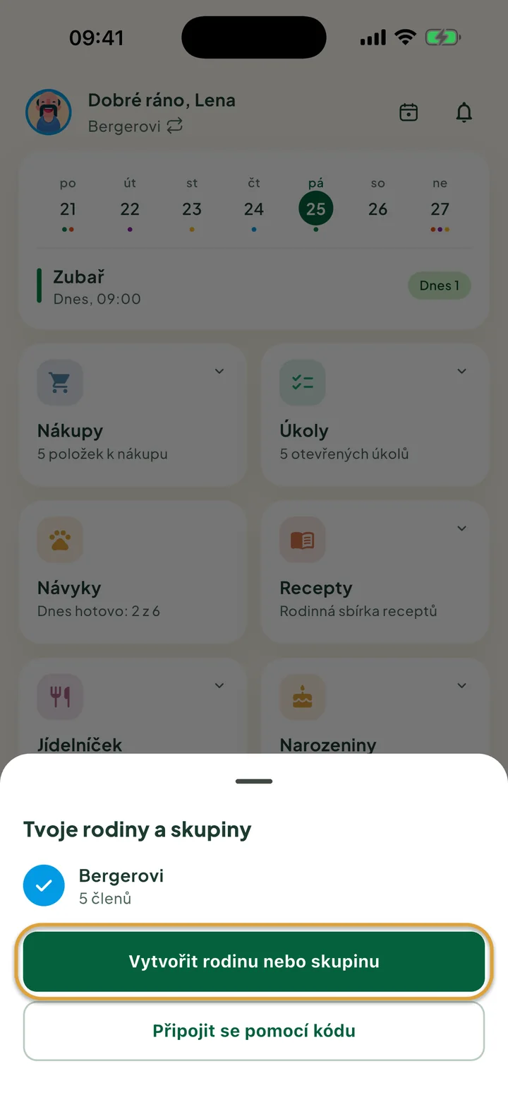 Panel Tvoje rodiny a skupiny nad domovskou obrazovkou. Zakroužkované je tlačítko Vytvořit rodinu nebo skupinu.