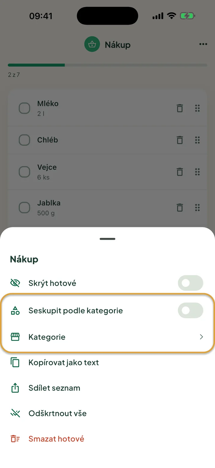 Nabídka ⋯ seznamu Nákup. Zakroužkovaný je přepínač Seskupit podle kategorie a řádek Kategorie.