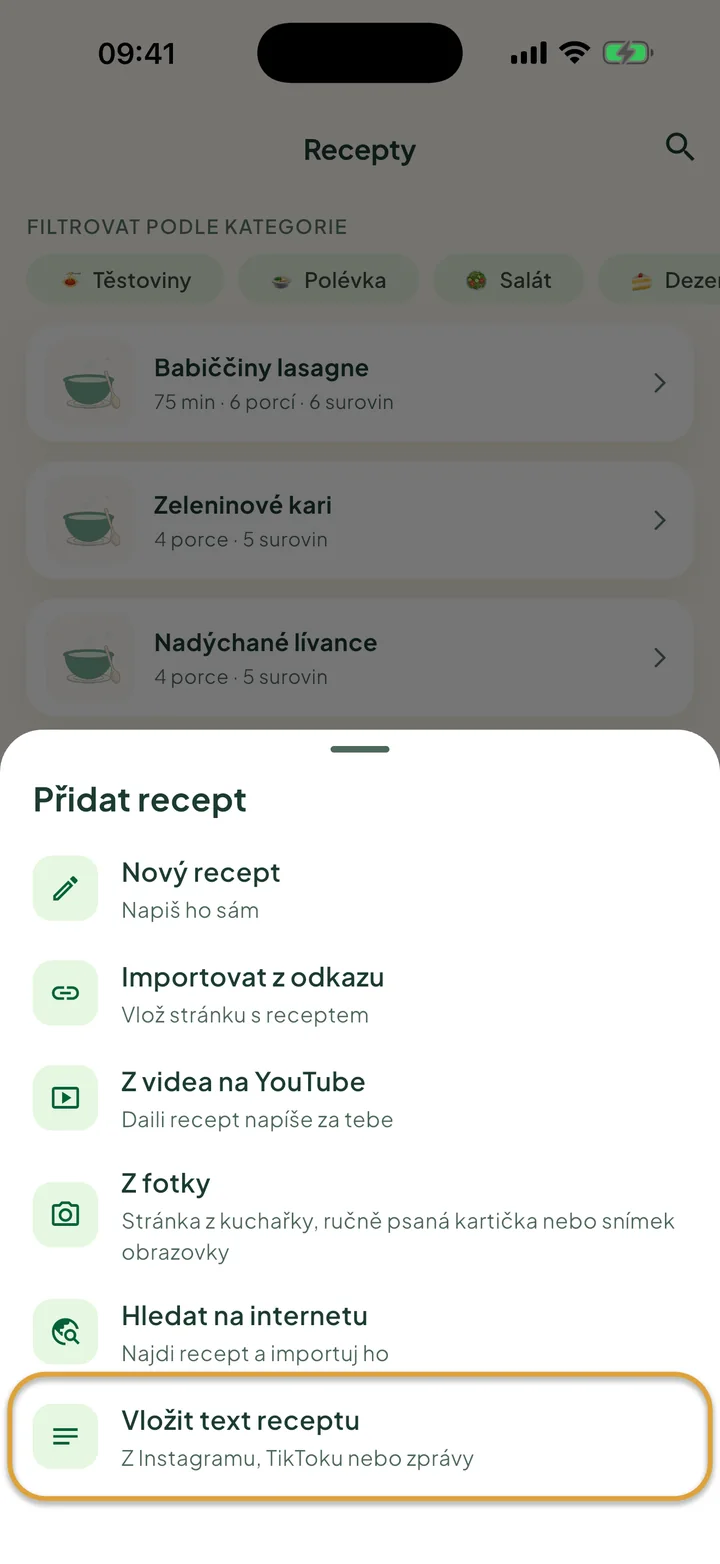 Obrazovka Recepty s otevřenou nabídkou +. Zakroužkovaná je volba Vložit text receptu.