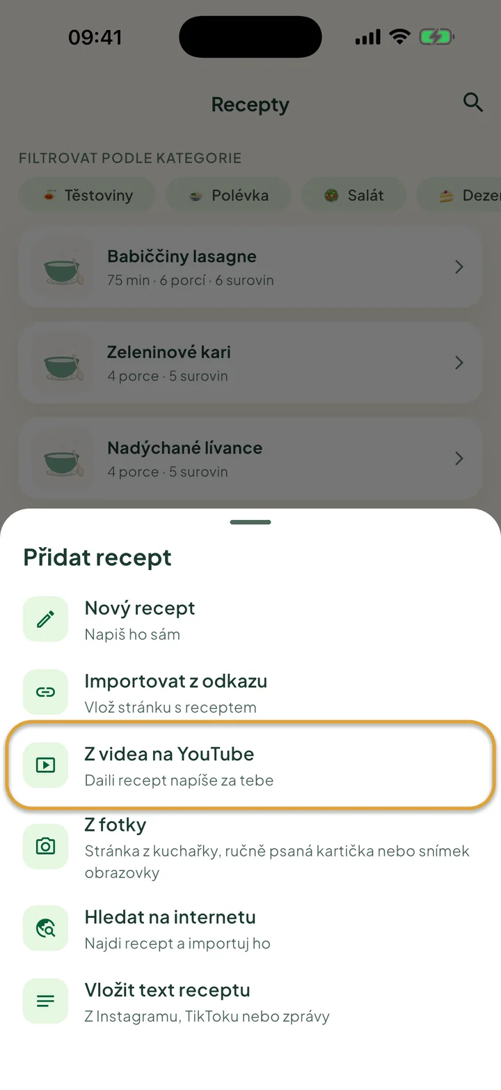 Obrazovka Recepty s otevřenou nabídkou +. Zakroužkovaná je volba Z videa na YouTube.