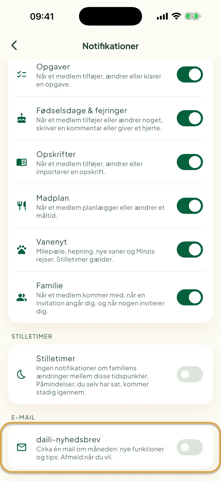 Bunden af skærmen Notifikationer. Kontakten daili-nyhedsbrev under E-mail er markeret med en cirkel.