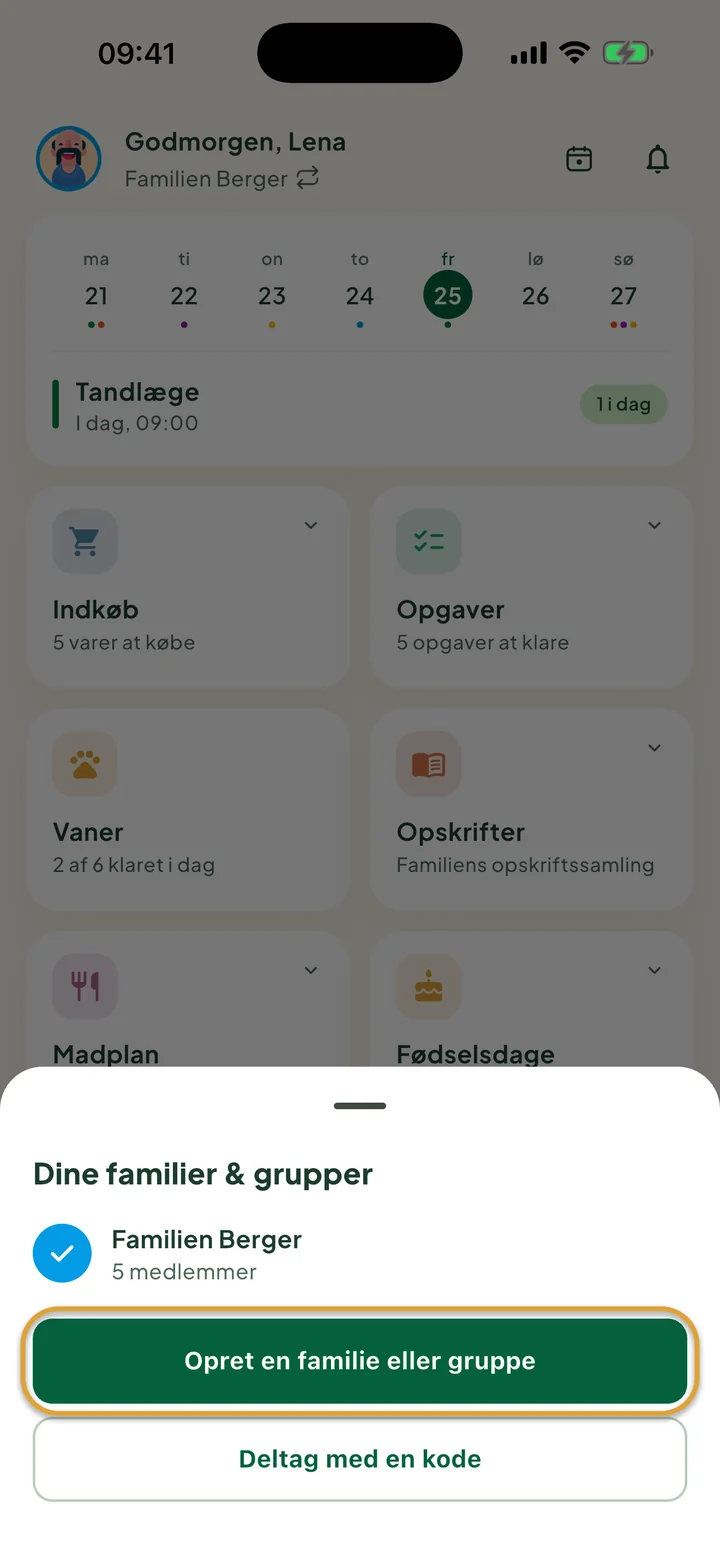 Arket Dine familier & grupper over startskærmen. Knappen Opret en familie eller gruppe er markeret med en cirkel.