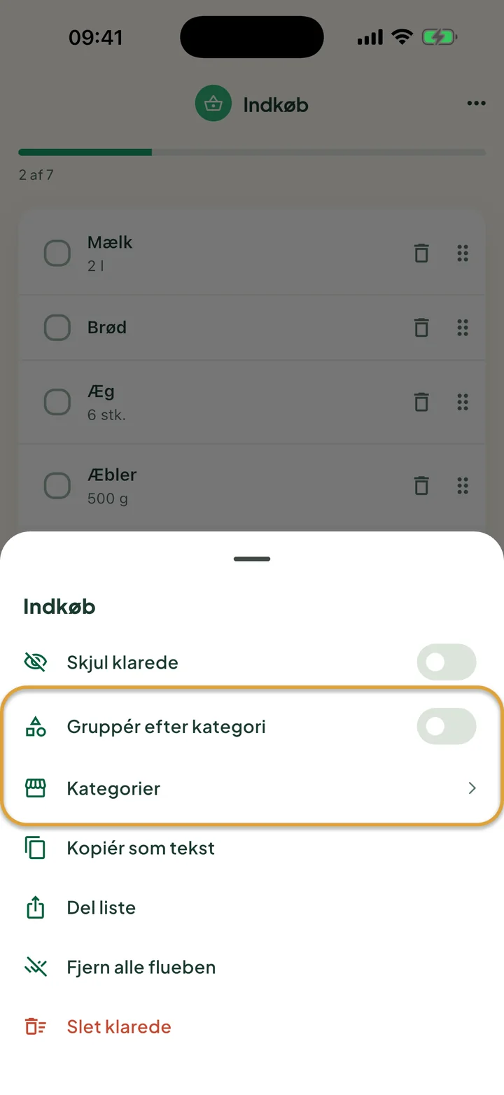 Menuen ⋯ på listen Indkøb. Kontakten Gruppér efter kategori og rækken Kategorier er markeret med en cirkel.