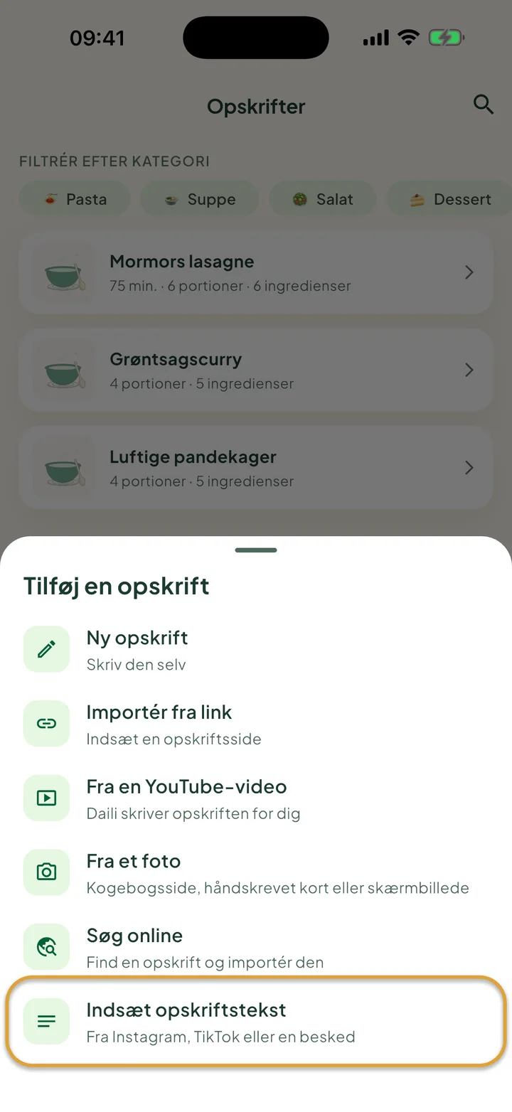 Skærmen Opskrifter med menuen + åben. Indsæt opskriftstekst er markeret med en cirkel.