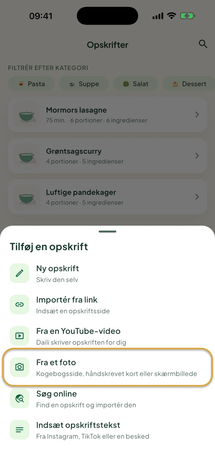 Skærmen Opskrifter med menuen + åben. Fra et foto er markeret med en cirkel.
