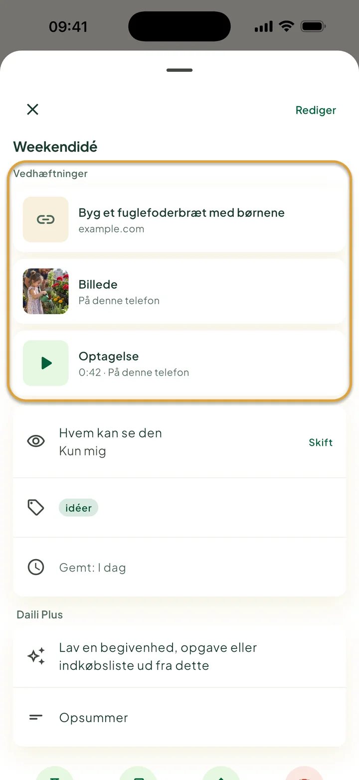 En note. Gruppen Vedhæftninger med et link, et billede og en optagelse er ringet ind.