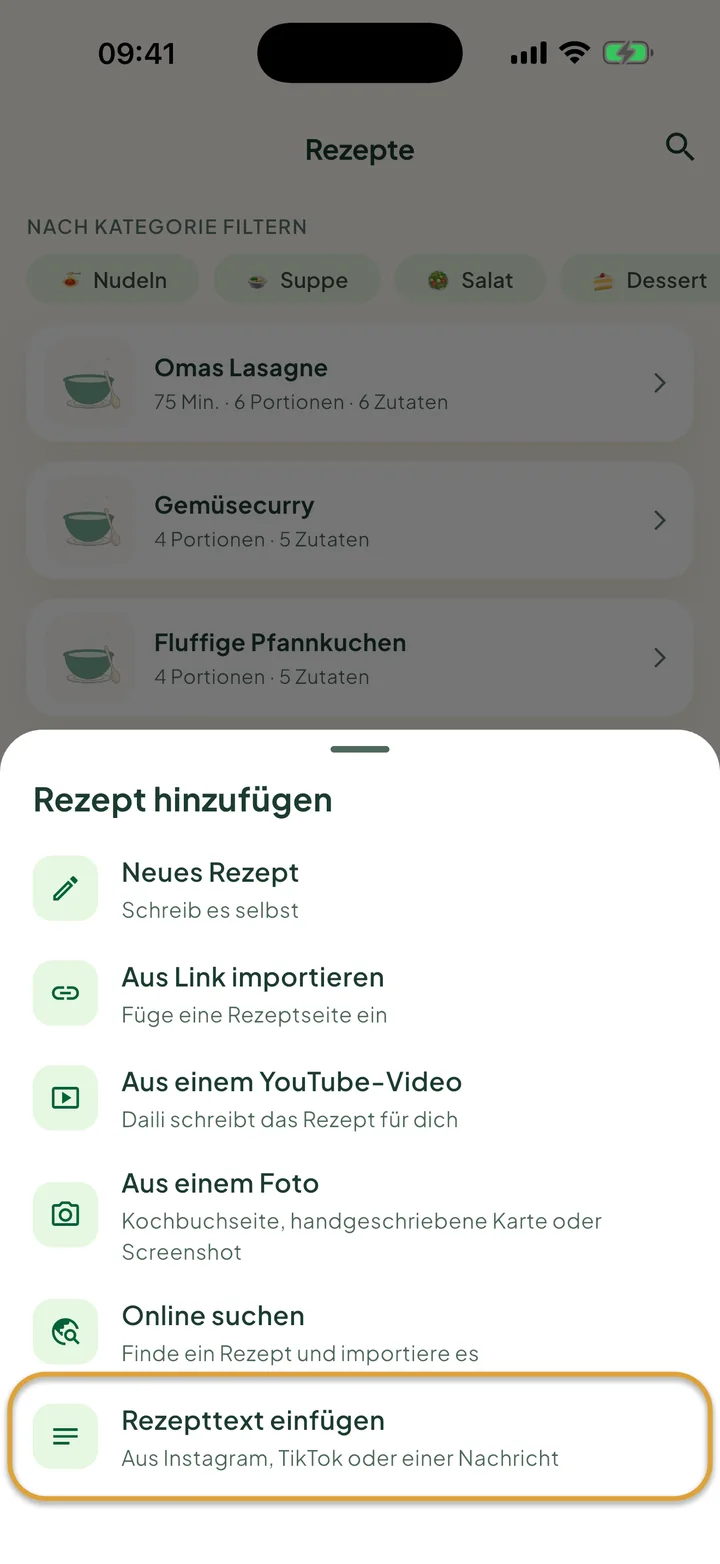 Der Bildschirm Rezepte mit dem geöffneten Menü +. Rezepttext einfügen ist eingekreist.
