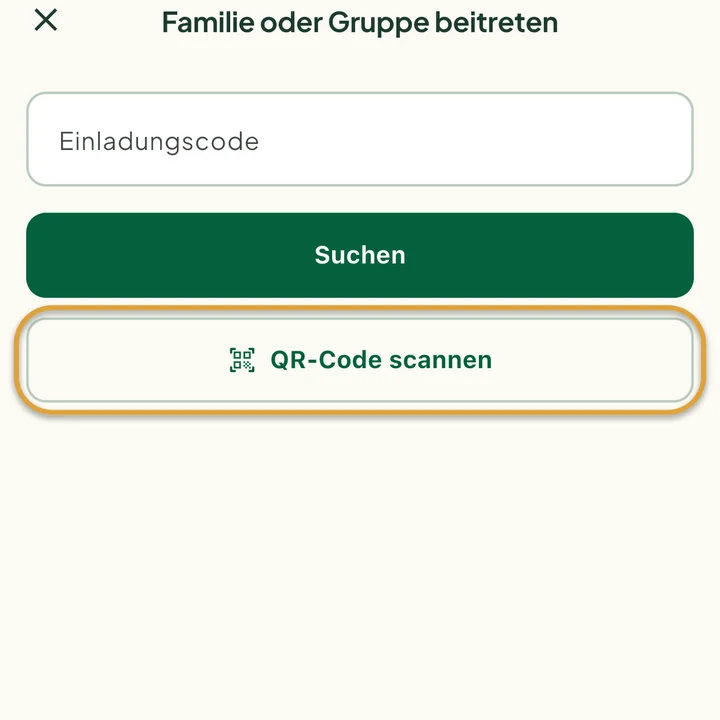 Der Bildschirm Familie oder Gruppe beitreten mit dem Feld Einladungscode. Der Button QR-Code scannen ist eingekreist.