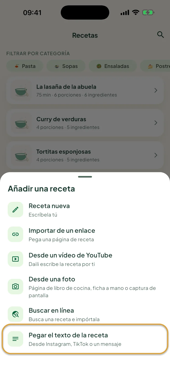 La pantalla Recetas con el menú + abierto. Pegar el texto de la receta está marcado con un círculo.