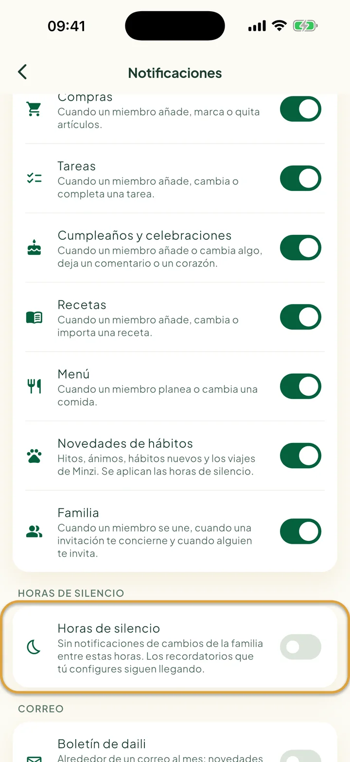 Más abajo en la pantalla Notificaciones. El interruptor Horas de silencio está marcado con un círculo.