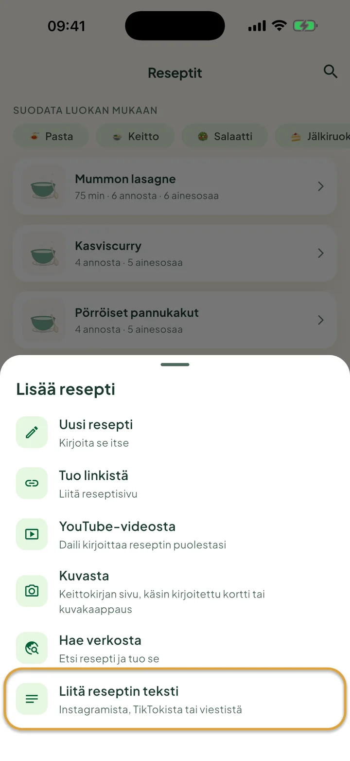Reseptit-näkymä, jossa +-valikko on auki. Liitä reseptin teksti on ympyröity.