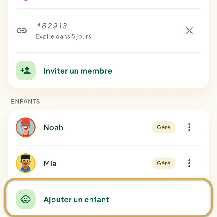La section Enfants de l'écran Famille avec deux enfants. La ligne Ajouter un enfant est entourée.