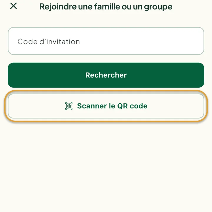 L'écran Rejoindre une famille ou un groupe avec le champ Code d'invitation. Le bouton Scanner le QR code est entouré.