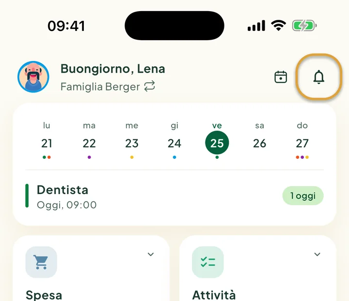 La parte alta della schermata iniziale. Il pulsante con la campanella in alto a destra è cerchiato.