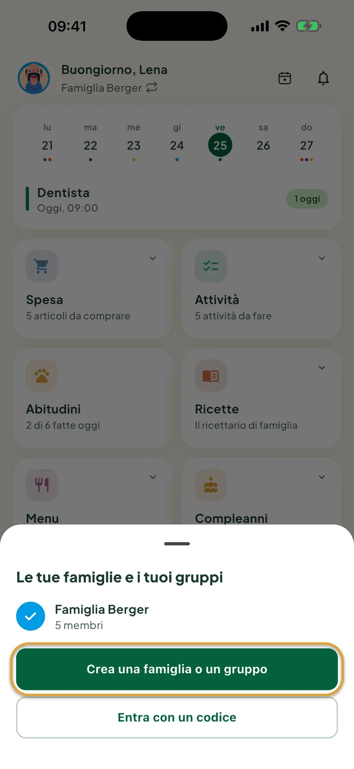Il pannello Le tue famiglie e i tuoi gruppi sopra la schermata iniziale. Il pulsante Crea una famiglia o un gruppo è cerchiato.