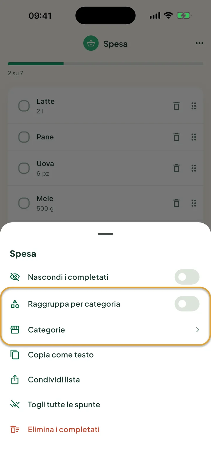 Il menu ⋯ della lista Spesa. L'interruttore Raggruppa per categoria e la riga Categorie sono cerchiati.