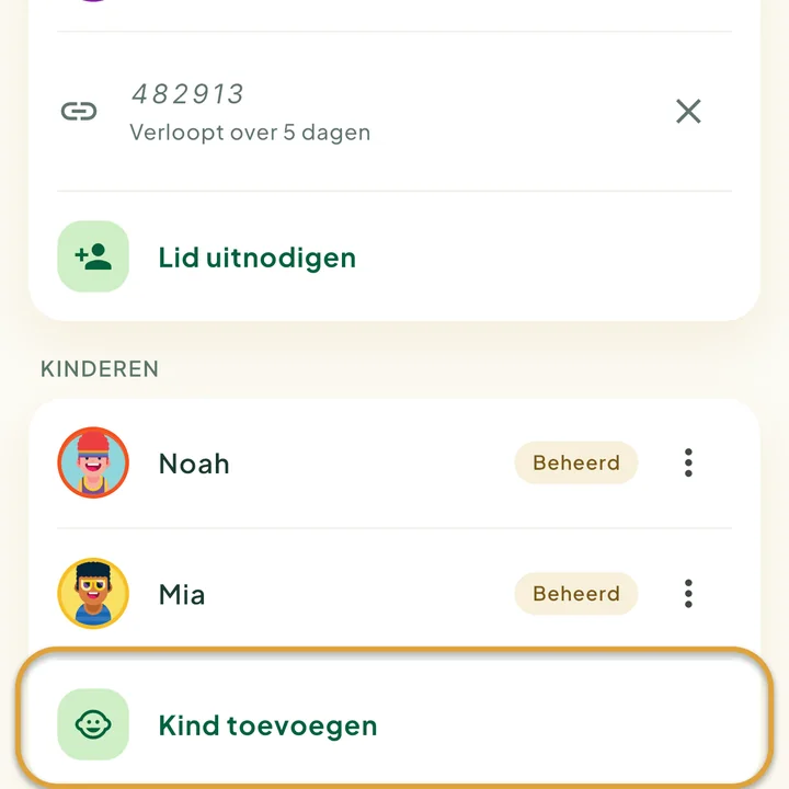 Het onderdeel Kinderen op het gezinsscherm met twee kinderen. De regel Kind toevoegen is omcirkeld.