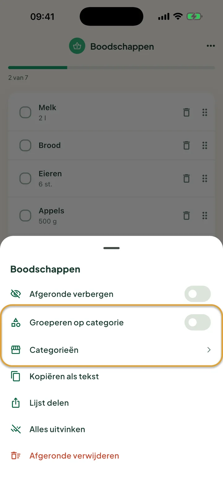 Het menu ⋯ van de lijst Boodschappen. De schakelaar Groeperen op categorie en de regel Categorieën zijn omcirkeld.