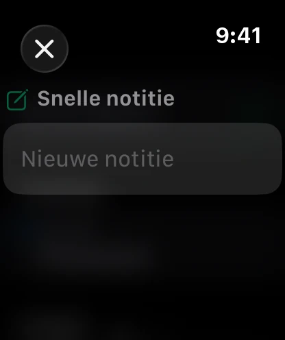 Een snelle notitie op het horloge, klaar om te dicteren.