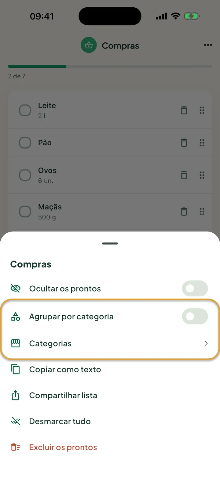 O menu ⋯ da lista Compras. A chave Agrupar por categoria e a linha Categorias estão circuladas.