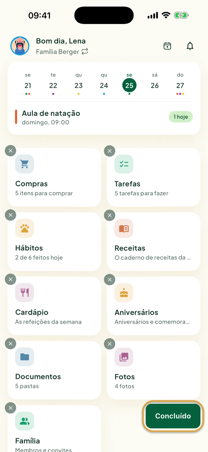 A tela inicial no modo de edição, com um × em cada bloco. O botão Concluído, no canto inferior direito, está circulado.