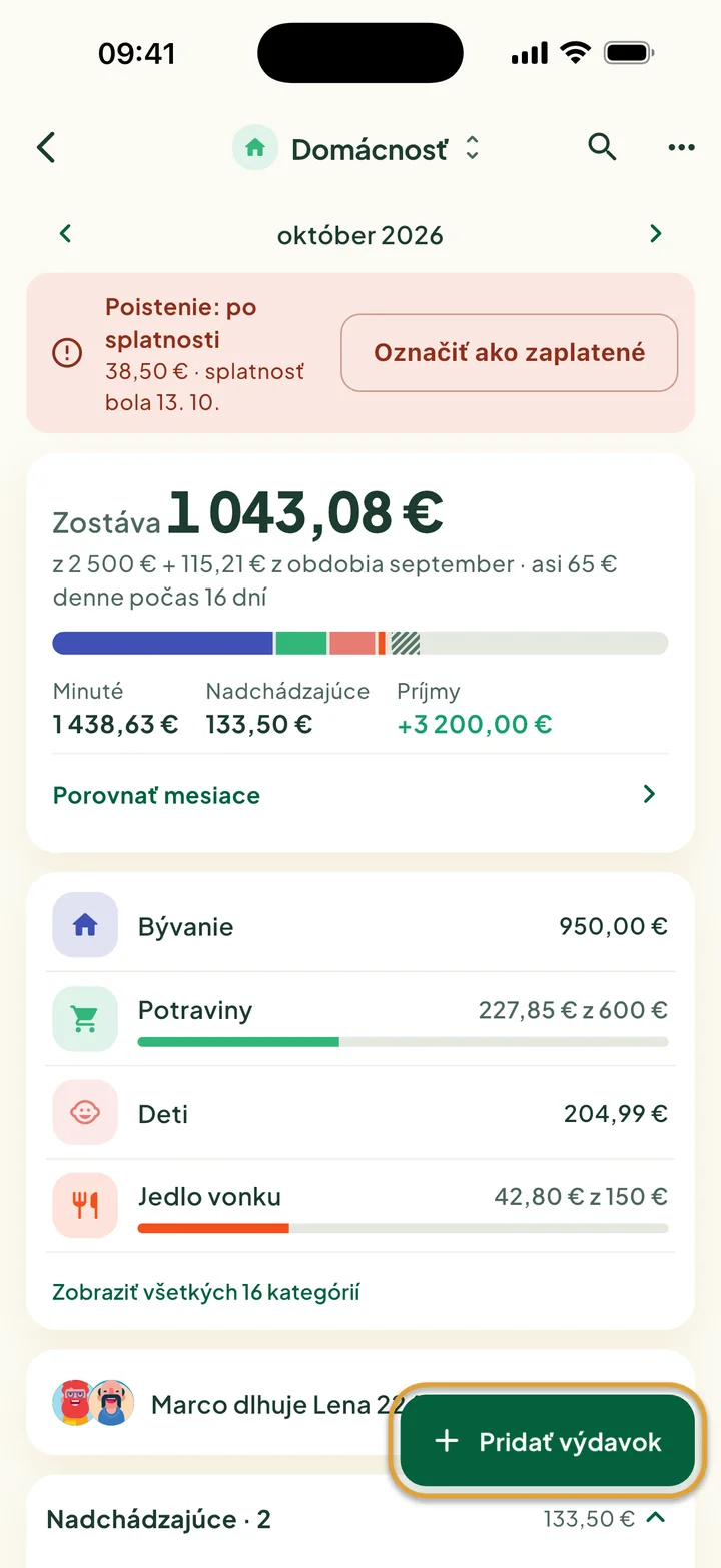 Rozpočet Domácnosť na október: hore účet po splatnosti, potom zostatok, farebný pás a kategórie. Tlačidlo Pridať výdavok je zakrúžkované.