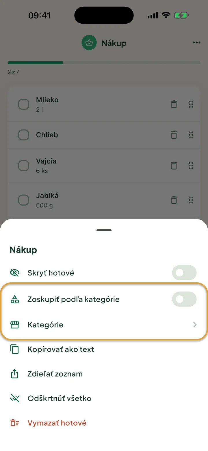Ponuka ⋯ zoznamu Nákup. Zakrúžkovaný je prepínač Zoskupiť podľa kategórie a riadok Kategórie.