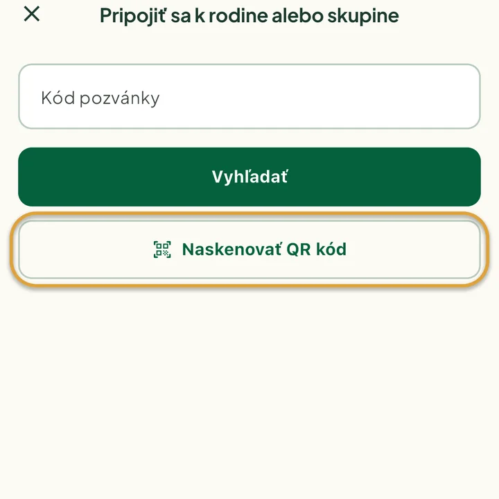 Obrazovka Pripojiť sa k rodine alebo skupine s poľom Kód pozvánky. Zakrúžkované je tlačidlo Naskenovať QR kód.