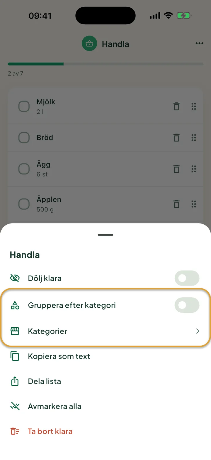Menyn ⋯ för listan Handla. Reglaget Gruppera efter kategori och raden Kategorier är inringade.