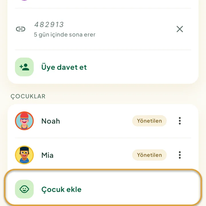 Aile ekranındaki Çocuklar bölümü, iki çocukla. Çocuk ekle satırı daire içine alınmış.